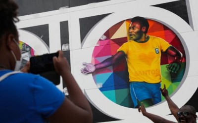 Abre las puertas mausoleo que alberga restos de Pelé en Santos