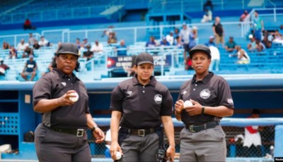 Primer equipo femenino de árbitros de béisbol en Cuba