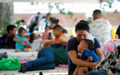 Menores migrantes detenidos en EEUU podrán hablar más tiempo con su familia