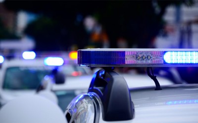 Hallan mujer muerta dentro de auto sumergido en un estanque en Rochester
