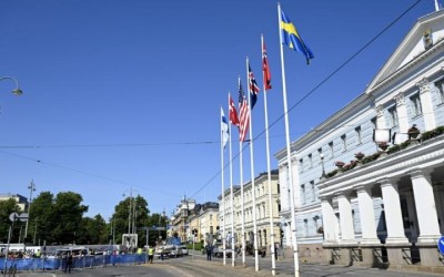 Biden llega a Helsinki para reunirse con líderes nórdicos y elogiar adhesión de Finlandia a la OTAN