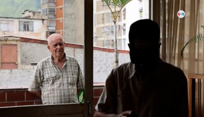 cuidador de un familiar enfermo en Venezuela
