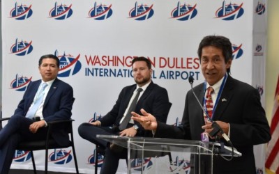 Aeropuerto de Washington busca impulsar trabajo con inmigrantes latinos