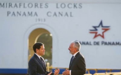 EEUU anuncia que sus buques ya pueden transitar por Canal de Panamá sin pagar