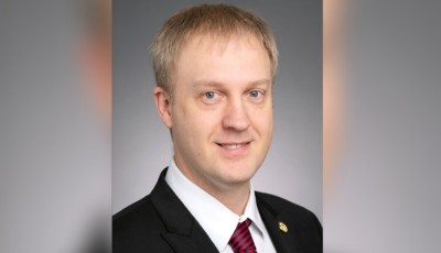 Juez federal bloquea excarcelación de exsenador Justin Eichorn