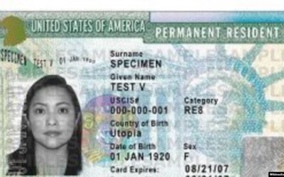 ¿Bajo qué circunstancias se puede revocar una tarjeta verde de Estados Unidos?