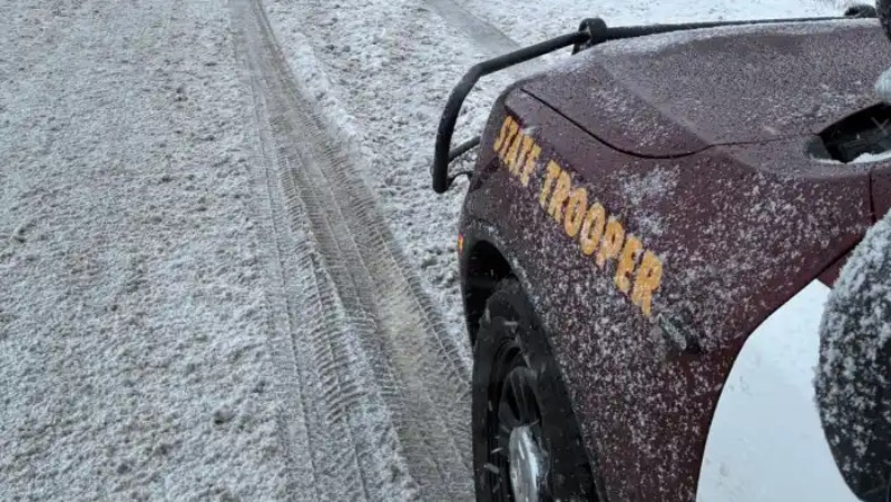 Un muerto y dos heridos en choque múltiple de cinco vehículos por nieve en Minnesota