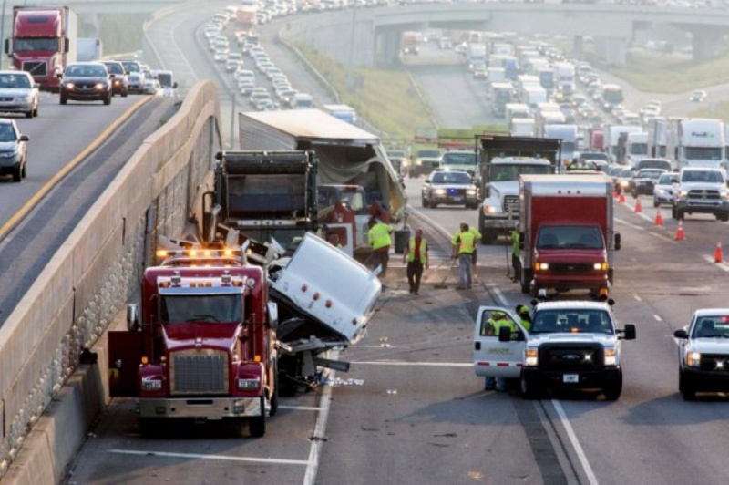 ¿Por qué las mismas carreteras en los Estados Unidos siguen causando muertes?
