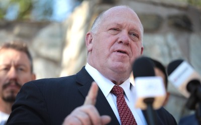 ICE revisa sus protocolos de contratación tras muertes de inmigrantes